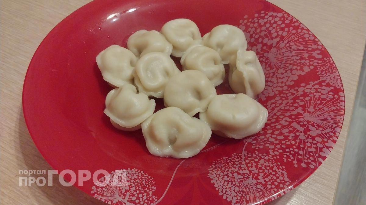 Вареники и пельмени больше не рвутся: всего одна ложка в тесто решает проблему раз и навсегда