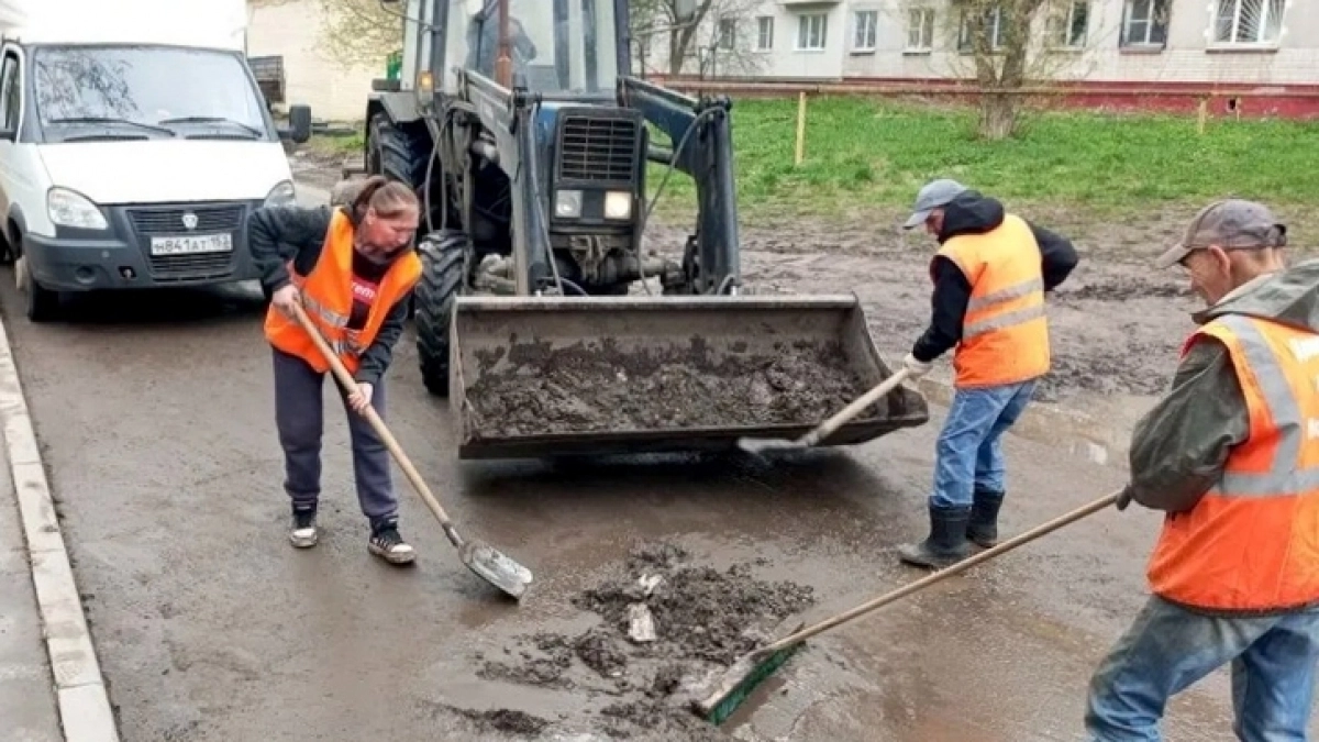Тысячи кубометров мусора вывезли из Автозаводского района