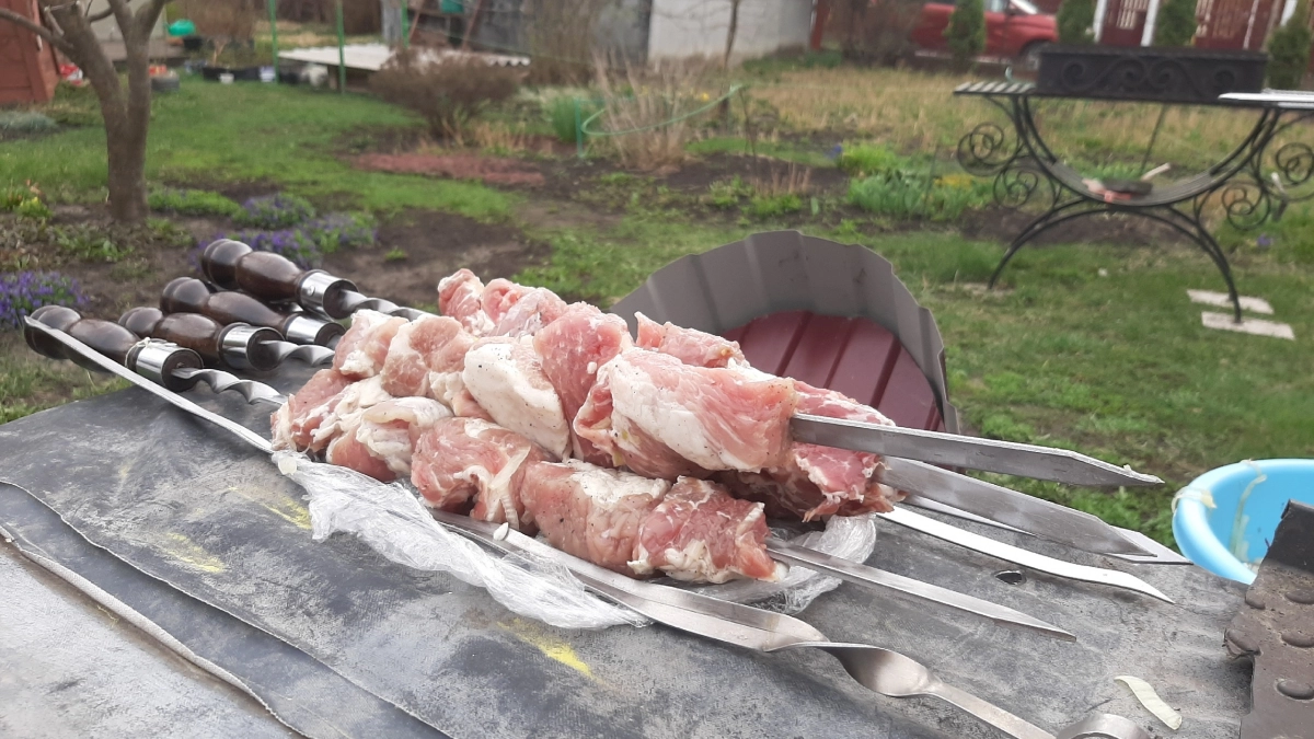 Знакомый грузин по секрету рассказал рецепт маринада, от которого шашлык становится невероятно нежным и сочным