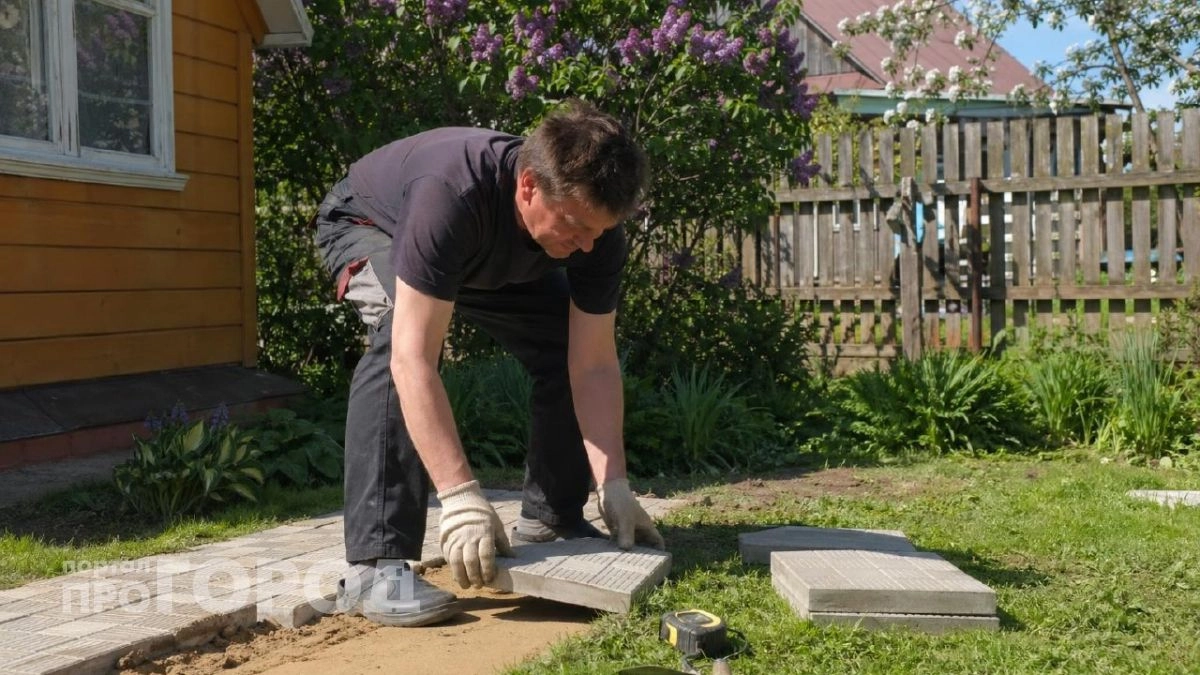 Садовые дорожки “под линейку” вышли из моды: как сейчас оформляют участки в Европе, а мы всё кладём плитку