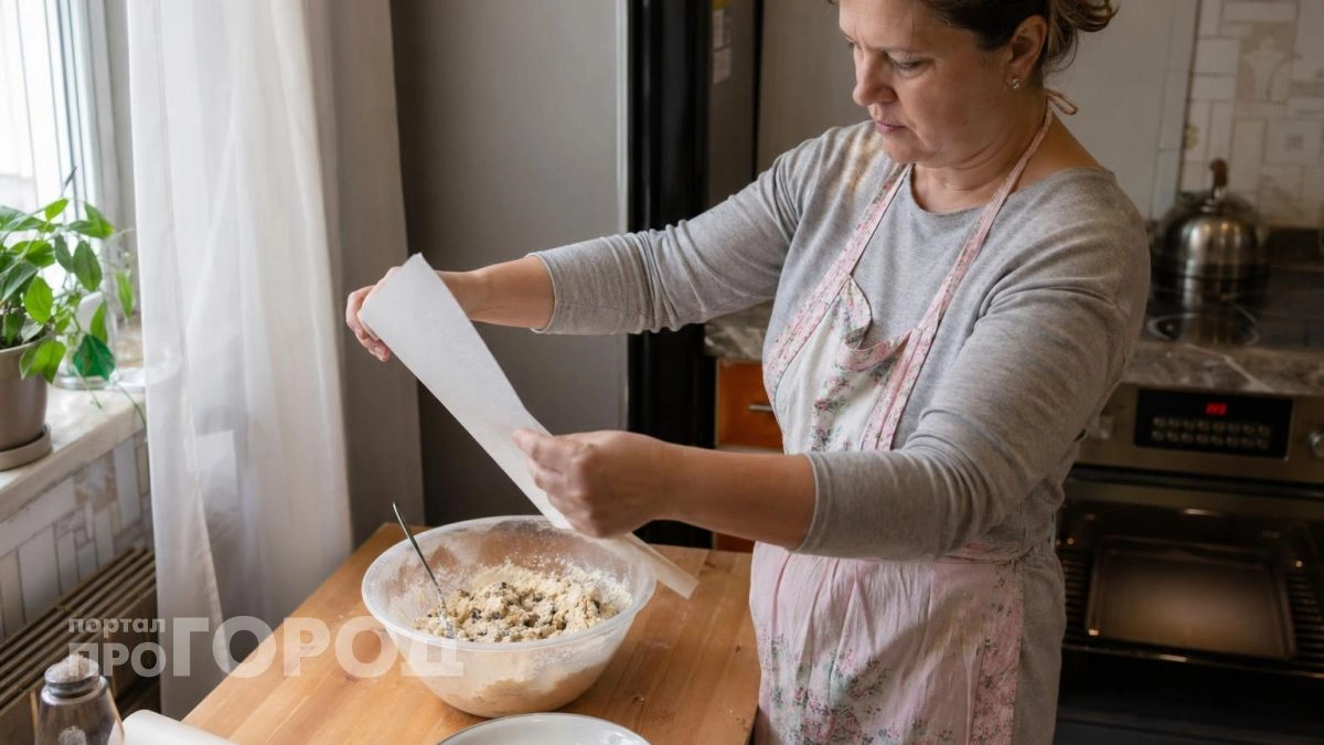 Выпечка больше не прилипнет: научитесь правильно выбирать сторону пергамента для идеального результата