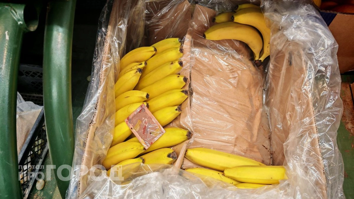 Для чего продавцы "Магнитов" и "Пятёрочек" забирают себе маленькие незаметные пакетики из ящиков с бананами