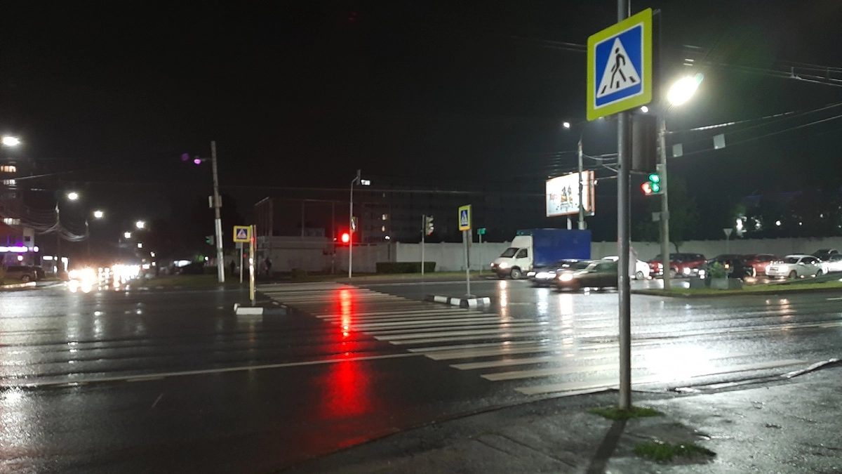За брызги из-под колес - арест 15 суток: новые правила заставят водителей уважать прохожих