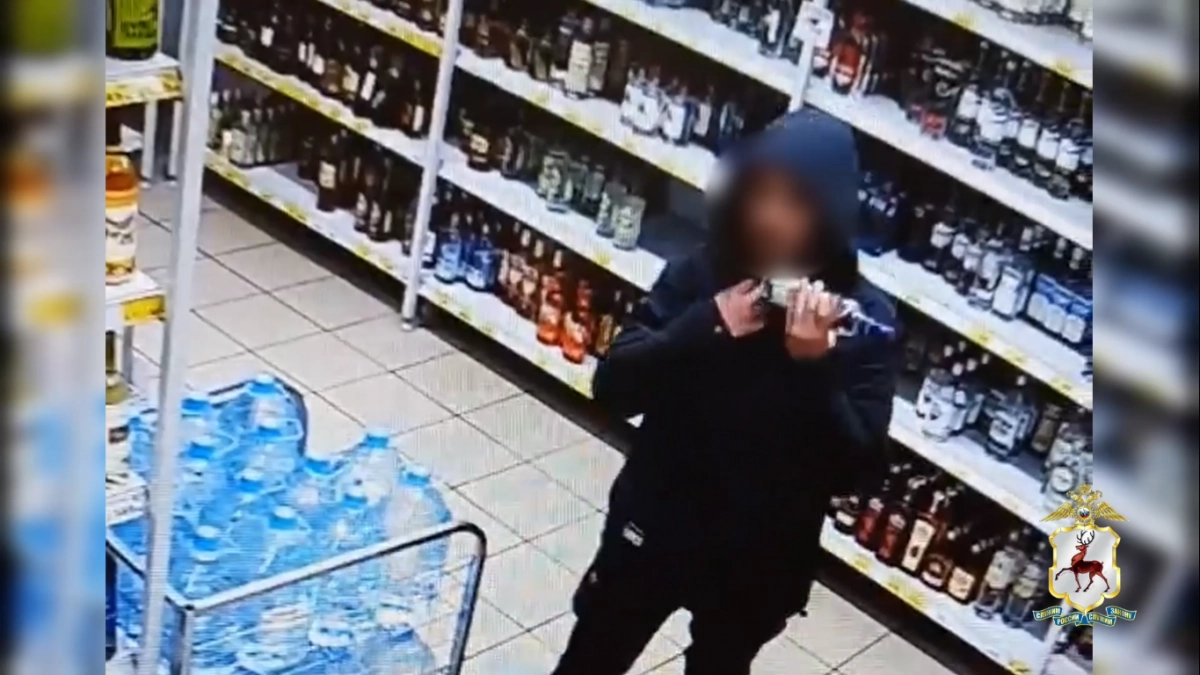 Рецидивист из Сергача напал на продавца в магазине из-за бутылки водки 