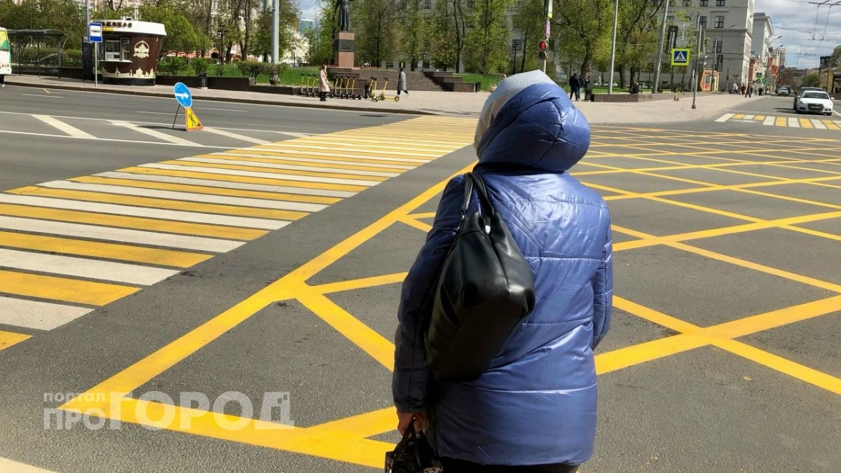 Один звонок заставил нижегородку вынести из дома миллион рублей в пакете 
