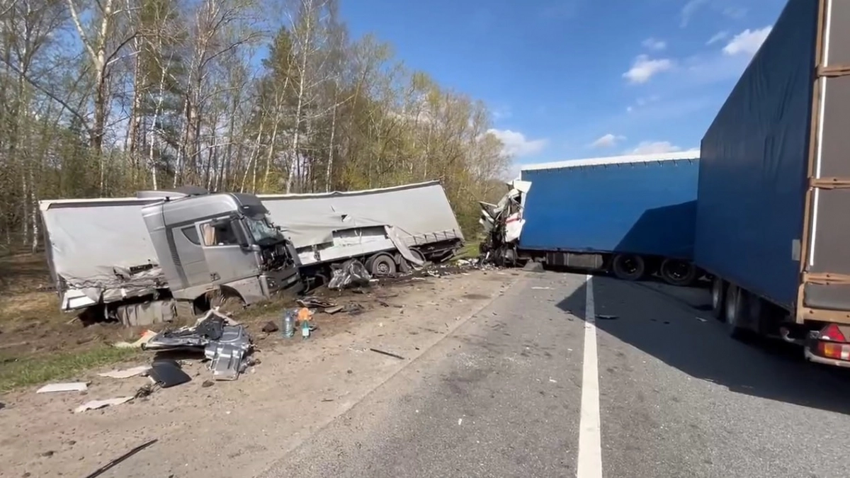 Два грузовика столкнулись под Нижним Новгородом