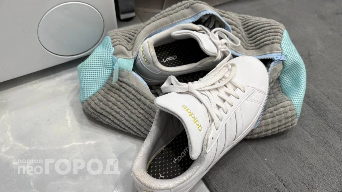 Перестала стирать кроссовки в машинке: одно средство за 50 рублей решило проблему черных полос на подошве 