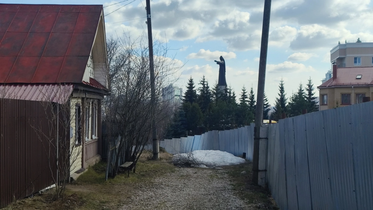 Семья москвичей купила домик в деревне, чтобы отдыхать в нем телом и душой: такого они точно не предвидели - честный отзыв про "новую" жизнь