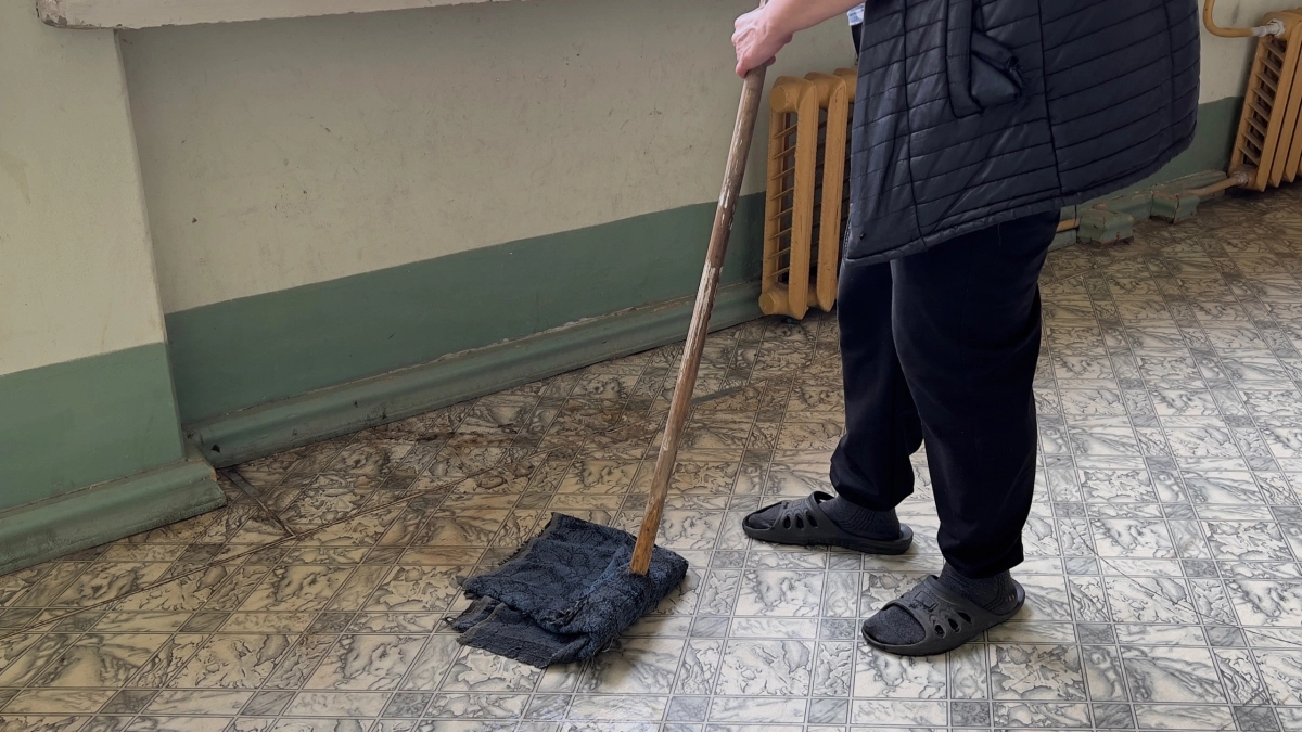 Умная уборка: почему нельзя мыть пол по направлению ко входу