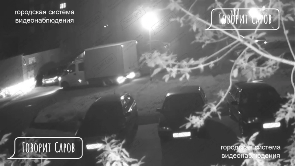 ГАЗель ночью носилась по дворам Сарова и побила припаркованные машины