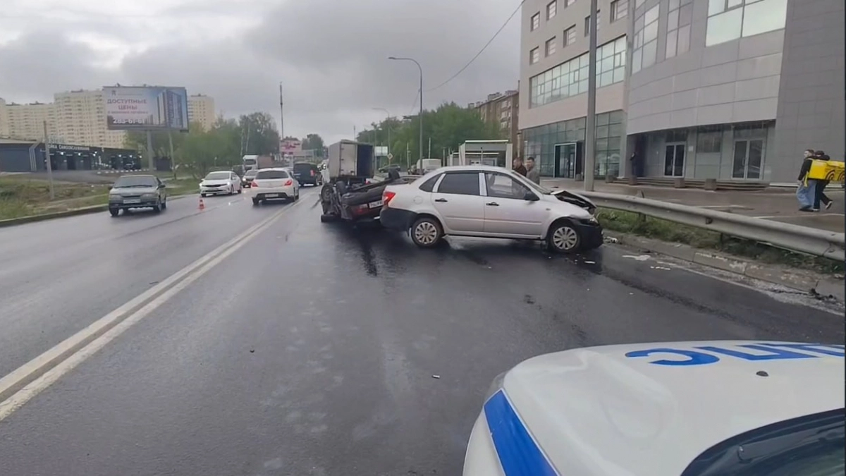ВАЗ вылетел на встречку на Казанском шоссе и устроил ДТП с шестью пострадавшими 