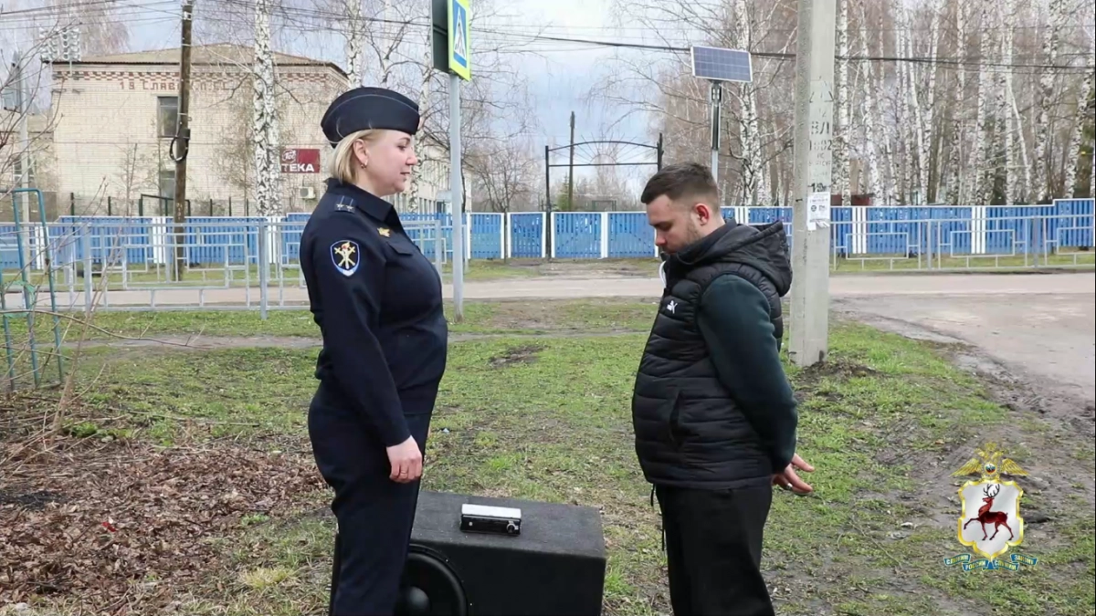 Молодых воришек, оставивших жителя Пильны без музыки в машине, поймали полицейские