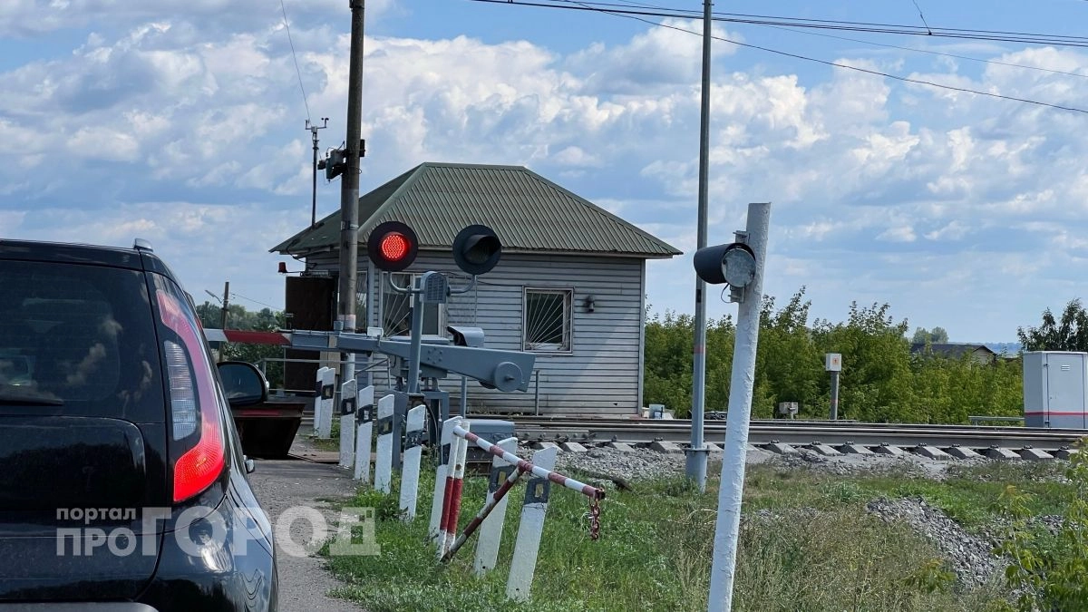 Легковушка столкнулась с поездом между станциями Нижнем Новгороде