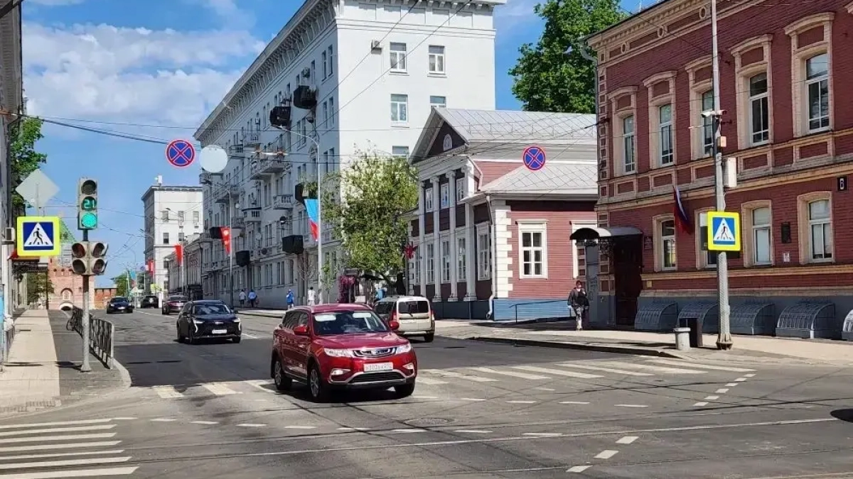 Варварская улица в Нижнем Новгороде открыта после ночного асфальтирования