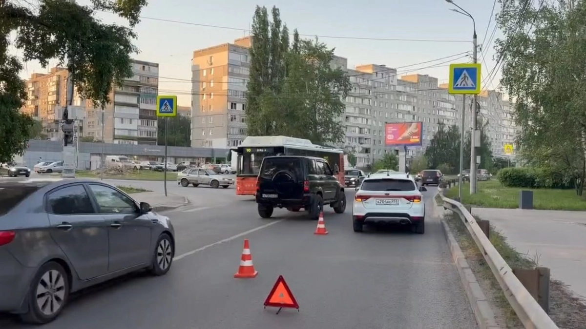 В Нижнем Новгороде водитель легковушки сам отвез в больницу 14-летнюю девочку, которую сбил на переходе