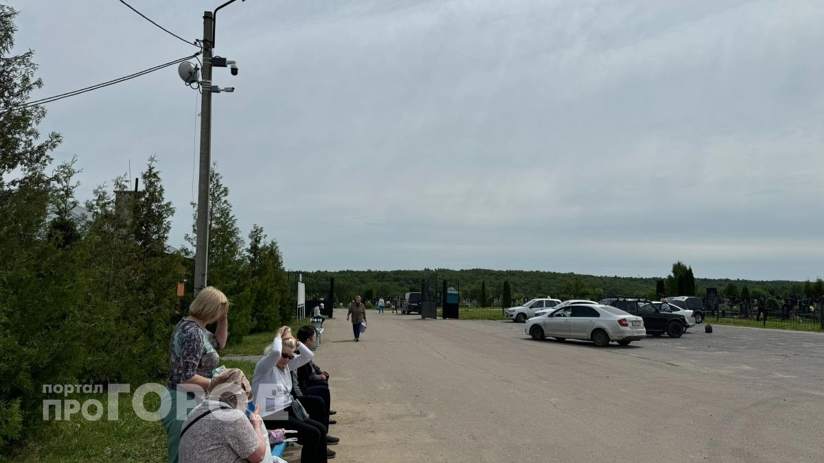 Нельзя пить водку 30 мая в Троицу: что церковь разрешает и запрещает делать на могиле родственников