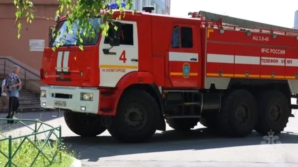Пожар на улице Шаляпина: эвакуированы 15 взрослых и 4 ребёнка