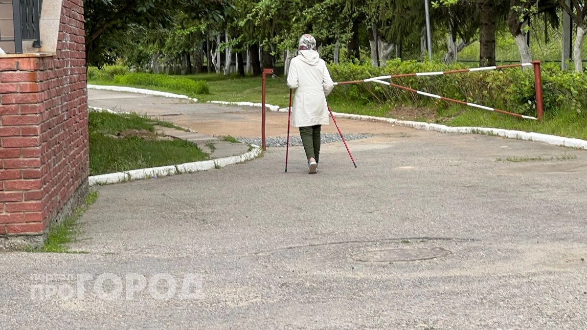Мошенники неделями обрабатывали нижегородскую пенсионерку и заставили вынести из дома почти 7 млн в пакетах