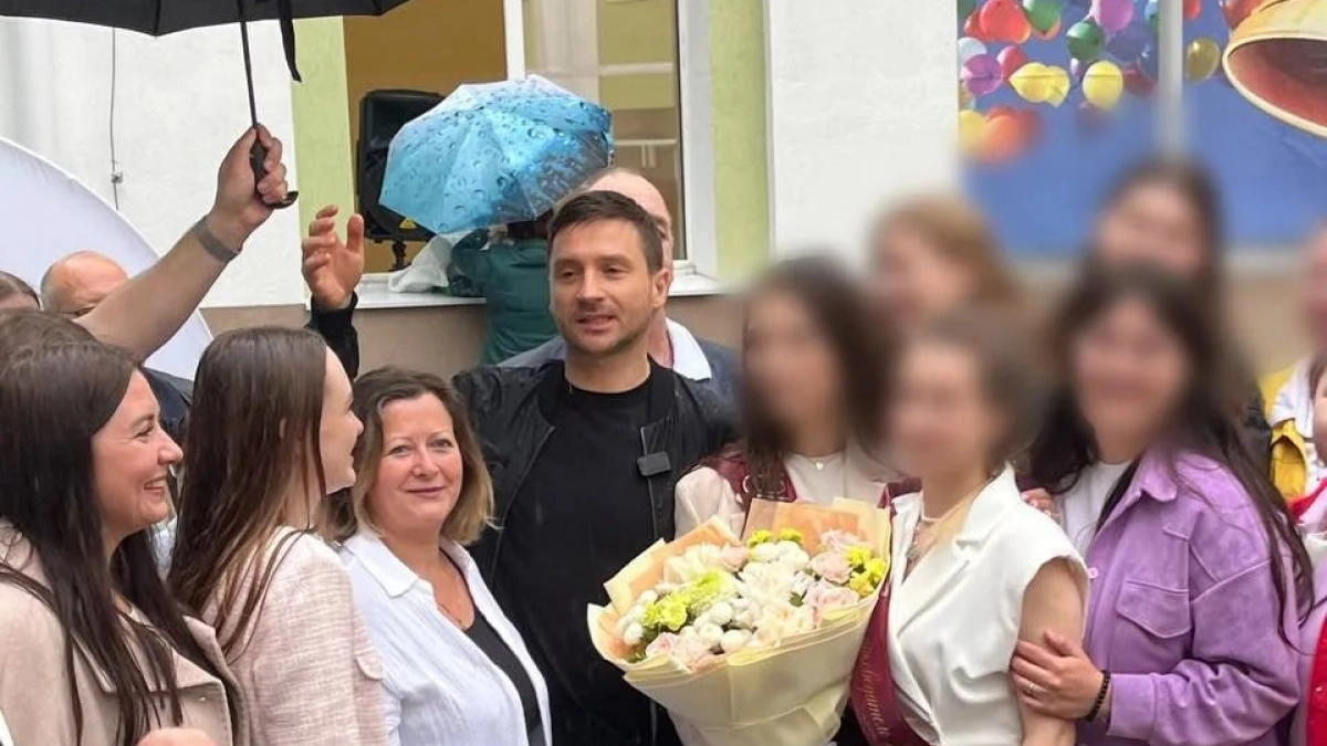 Сергей Лазарев приехал на последний звонок к нижегородским школьникам