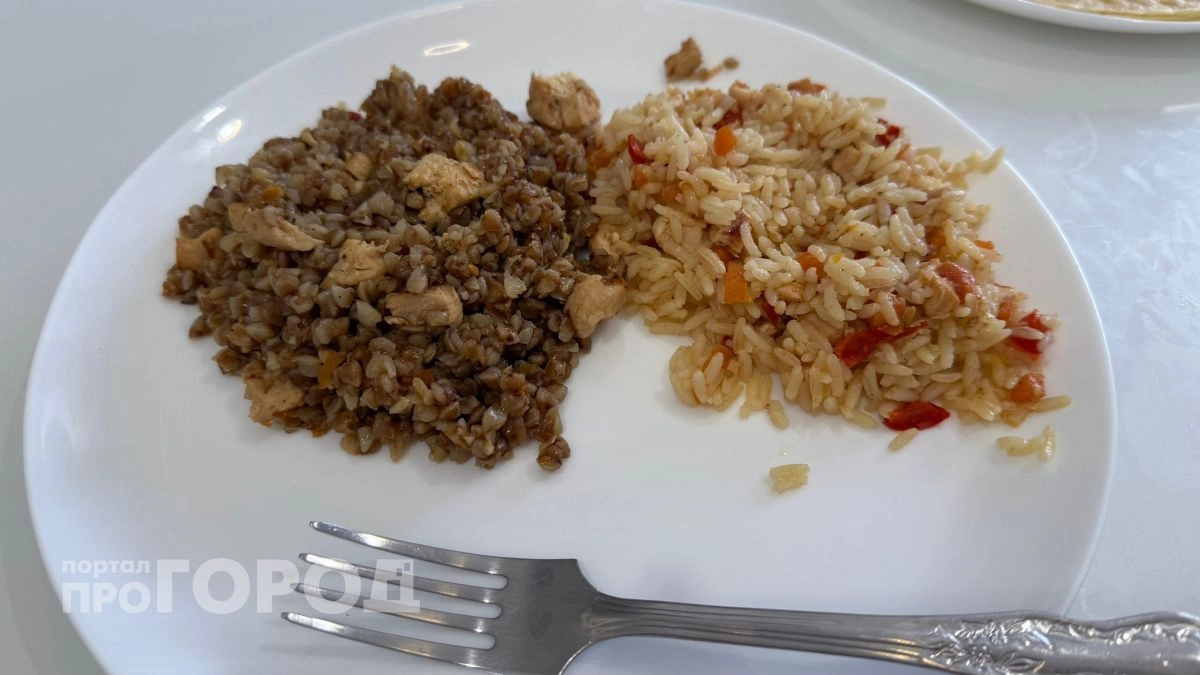 Вместо риса купила пластик и только бабушка научила отличать хороший продукт от подделки
