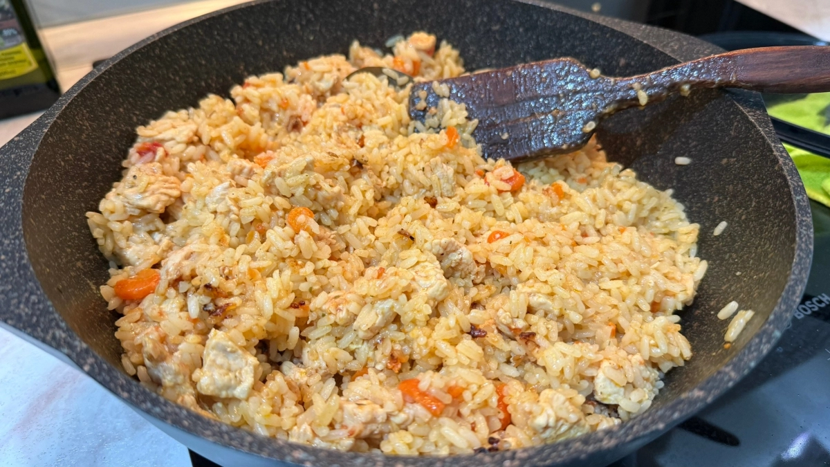 Что первым обжариваем для плова - лук или мясо: запомните это правило на всю жизнь