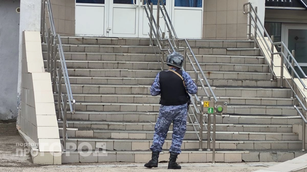 Внесение нижегородца в реестр экстремистов и продажа легендарного дома-коммуны: главные новости за 27 мая