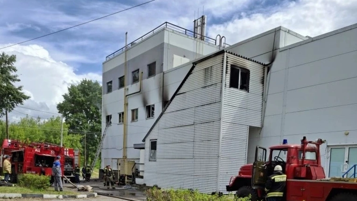 Торговый центр загорелся в Заволжье
