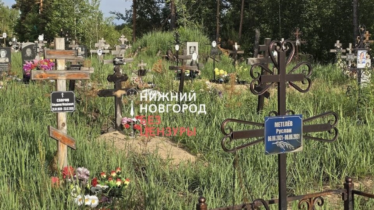 В Нижегородской области на могилах ветеранов ВОВ неизвестные поджигают венки