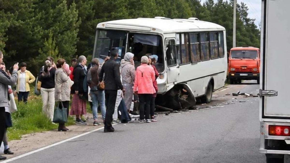 Женщина на Hyundai в Володарском районе врезалась в рейсовый автобус и погибла