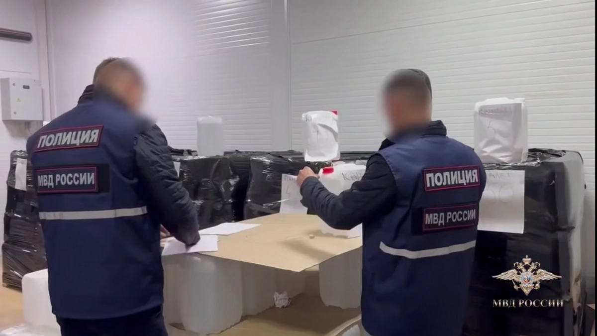В Нижнем Новгороде нашла 250 тысяч литров спирта, который выдавали за косметику