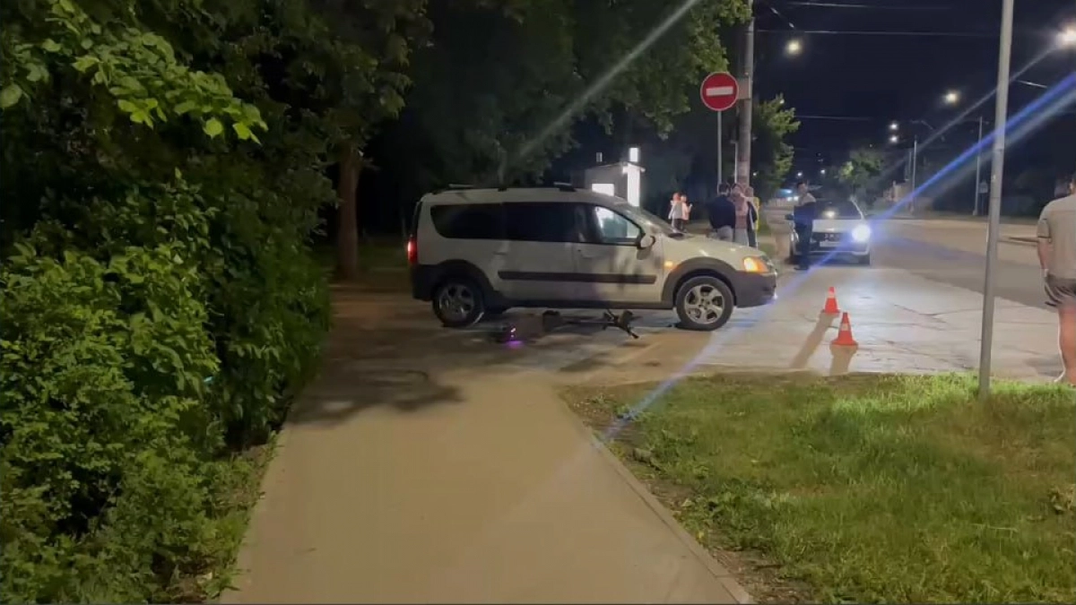 Пара подростков на электросамокате столкнулась с "Ладой" в Сормовском районе