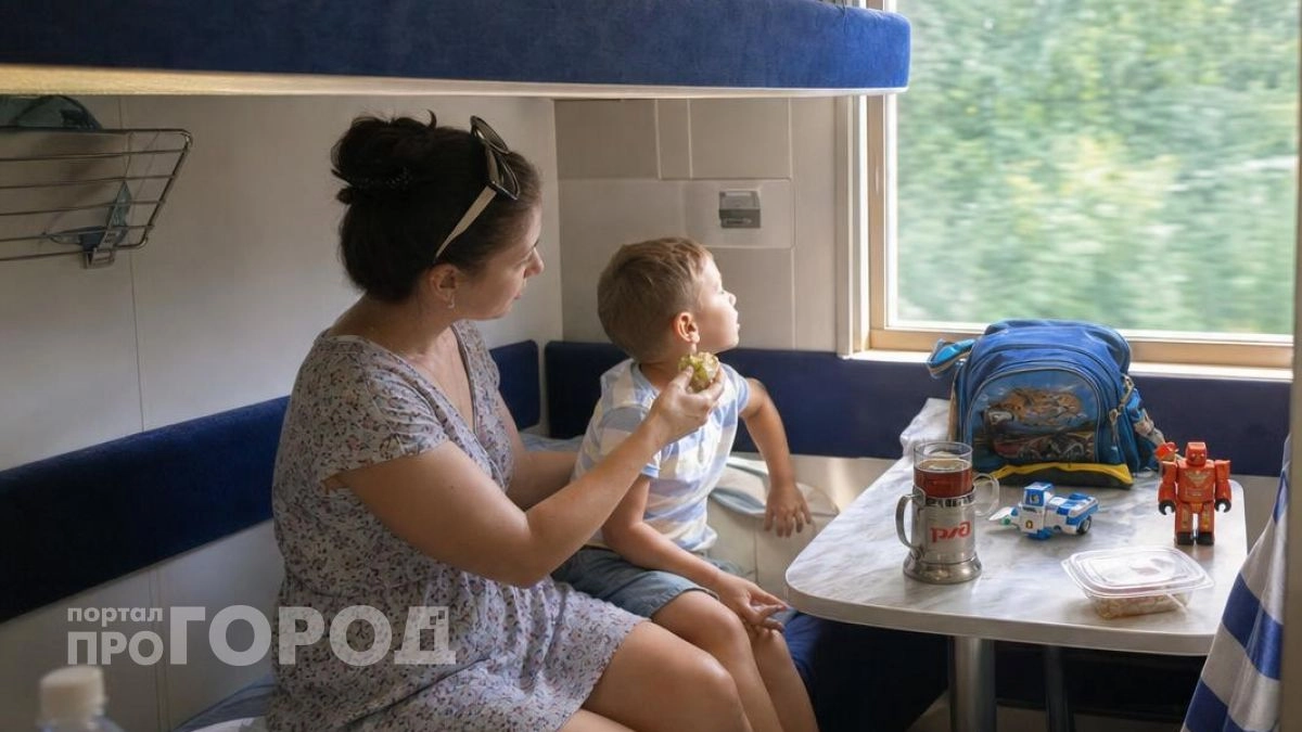 Выкупил всё купе и пошёл поесть — вернулся, а там сидят женщина с ребёнком