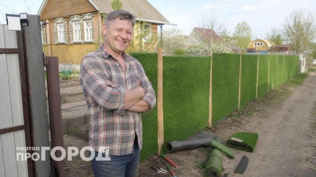 Забудьте про скучный профлист: этот стильный вариант ограждения обеспечит полную приватность на участке