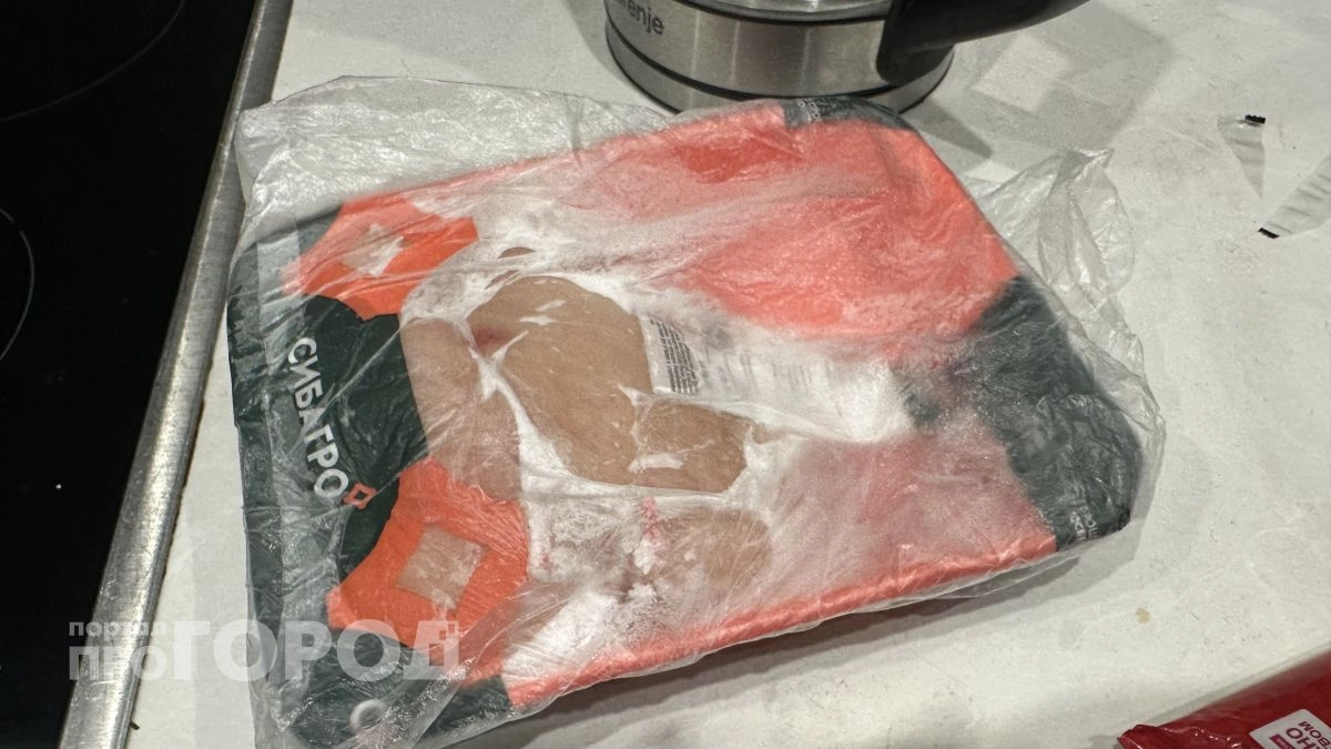 Забудьте о размораживании мяса в микроволновке: положите в пакет и опустите в теплую соленую воду - 15 минут и готово