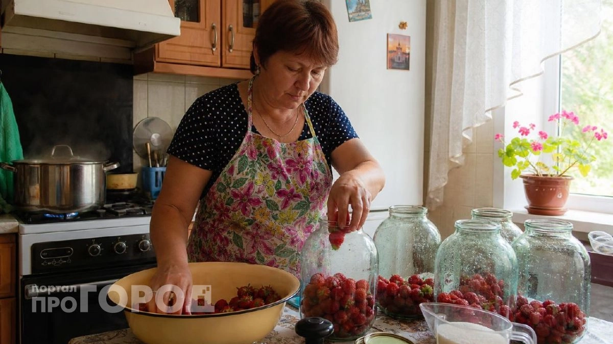 Варить компоты вёдрами больше не модно: делают быстрые заготовки без лишней возни