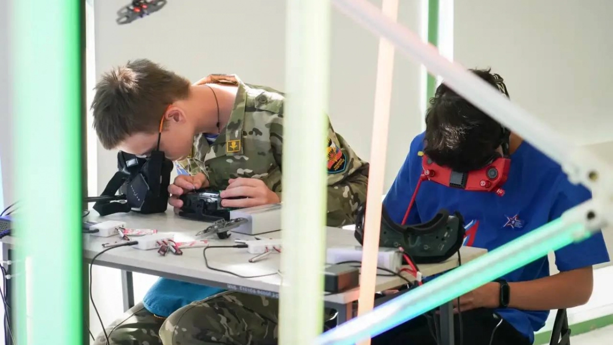 Более 800 подростков осваивают БПЛА и военные дисциплины в трех районах Нижнего Новгорода