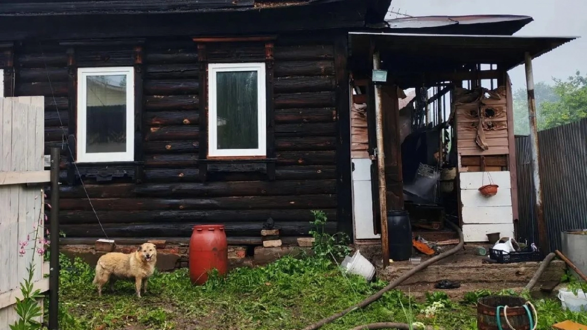 Молния подожгла частный дом в Богородске