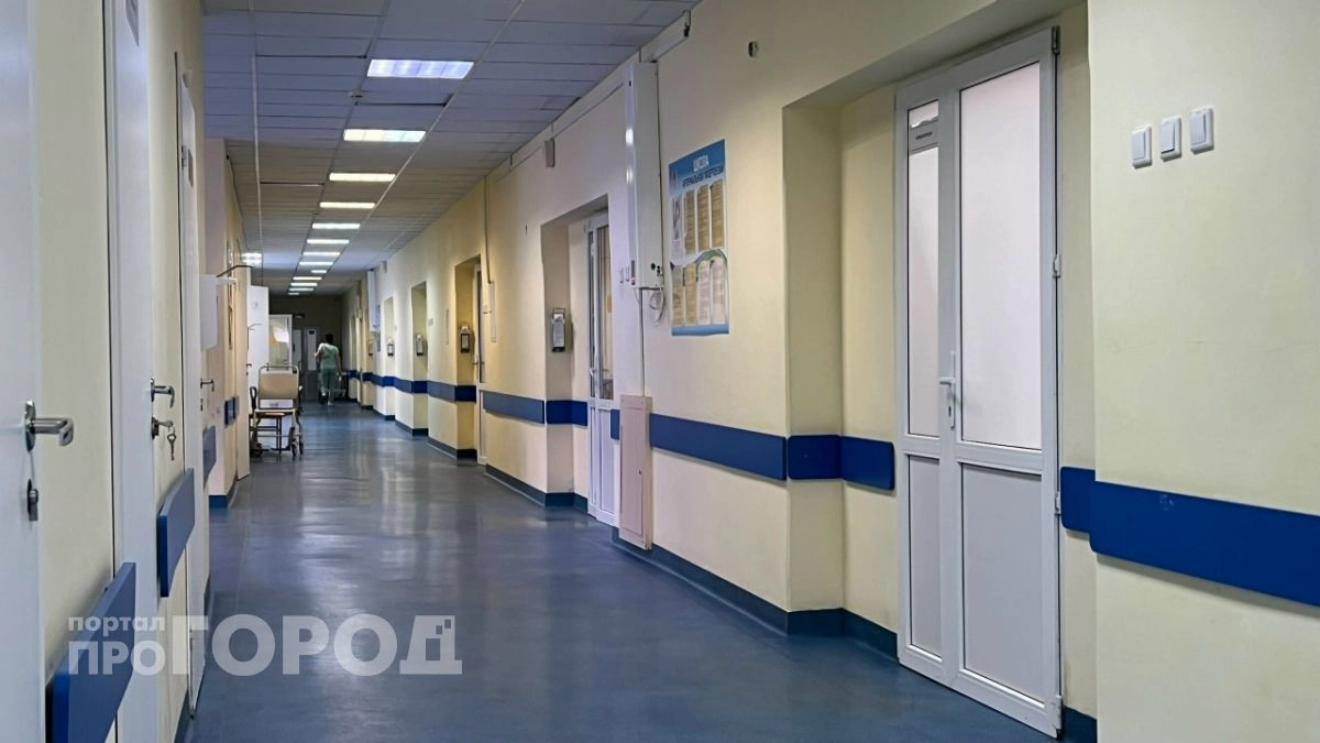 Нижегородка 3 дня проходила со стеклом в шее после неудачного падения в парнике