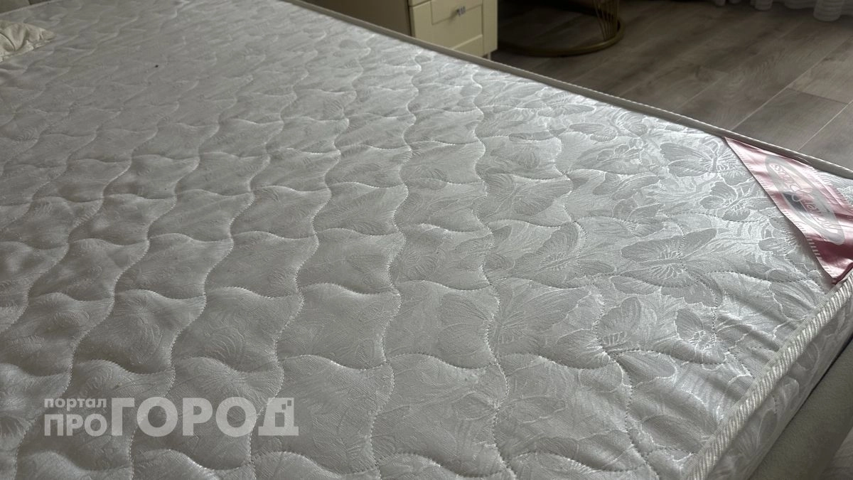Пена, кокос или пружины: какой матрас меньше всего нагревается летом и не превращается в "печку" ночью