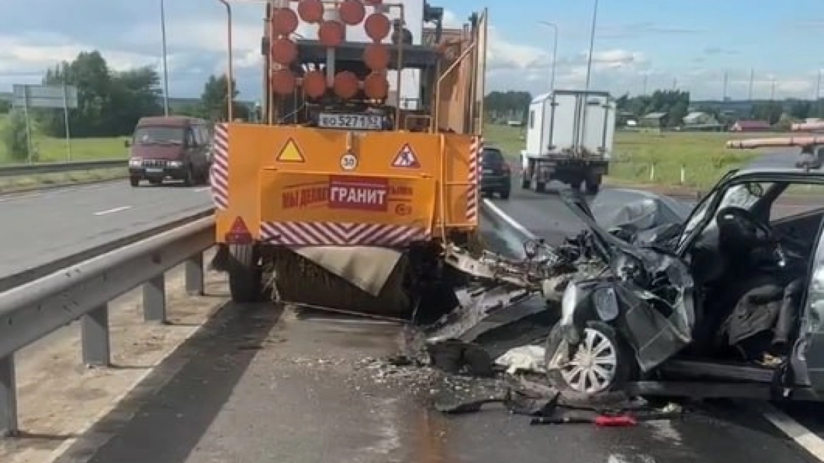 63‑летний водитель "Шевроле Нива" уснул за рулем и врезался в грузовик на трассе в Кстовском районе