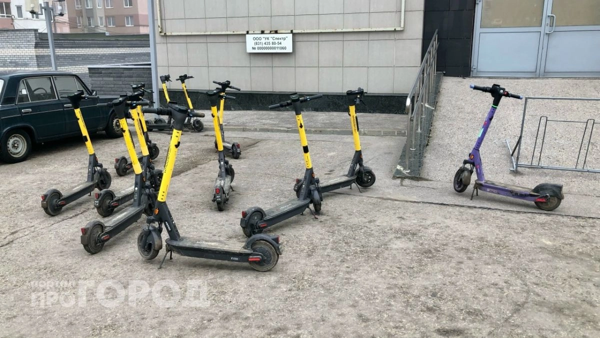В Нижнем Новгороде почти втрое сократили число прокатных самокатов 
