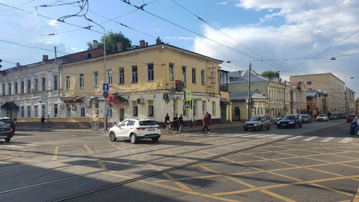 У Дворца бракосочетания в Нижнем Новгороде нанесли новую «вафельную» разметку