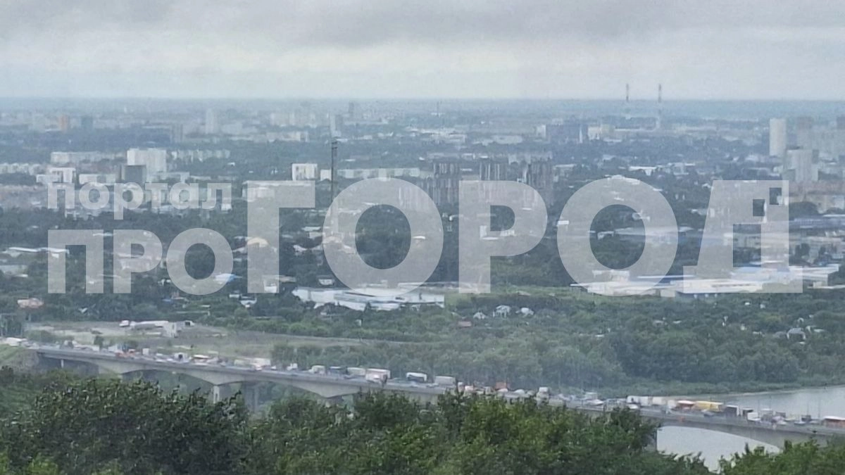 Огромная пробка образовалась на Мызинском мосту в Нижнем Новгороде из-за ДТП