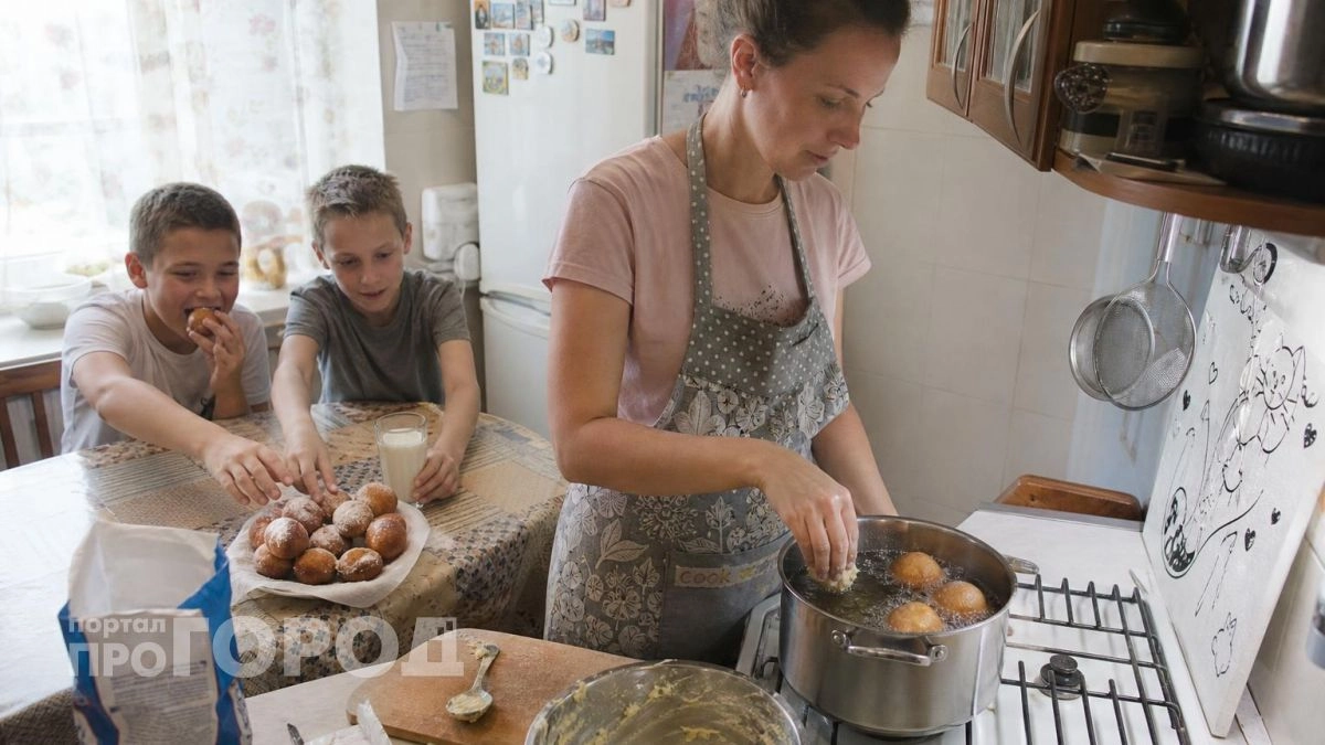 Хватит переводить продукты на сложные десерты: из пачки творога выходят нежнейшие пончики за считанные минуты