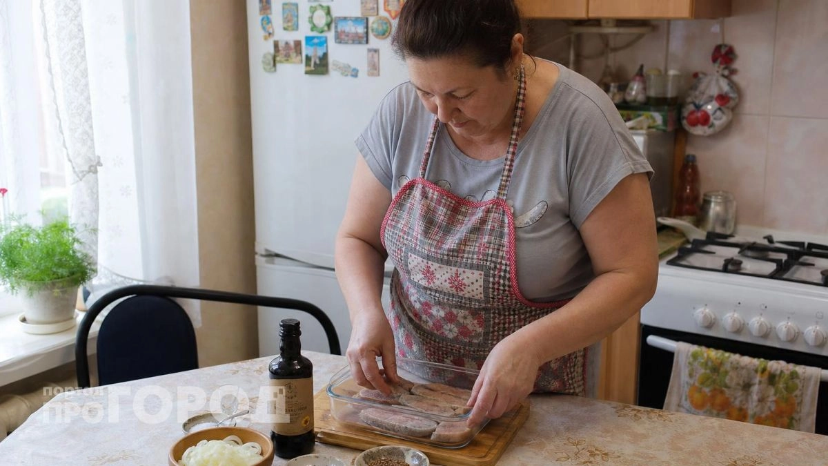 Перестала покупать селедку в магазине: мой способ быстрого сухого посола выручит любую хозяйку к празднику