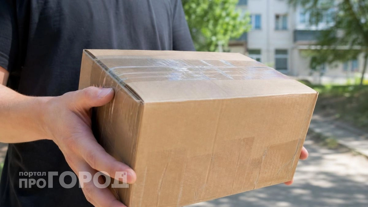 Студент из Семенова остался без 64 тысяч, получая посылку