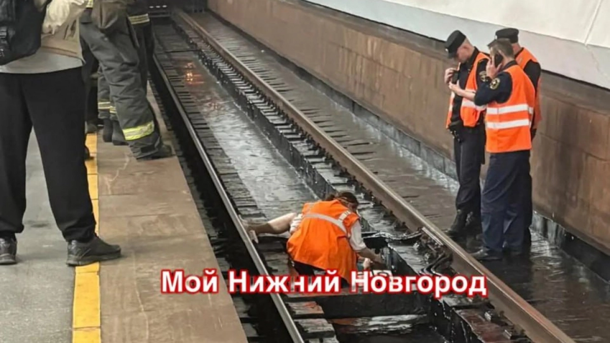 Женщина упала на рельсы в нижегородском метро