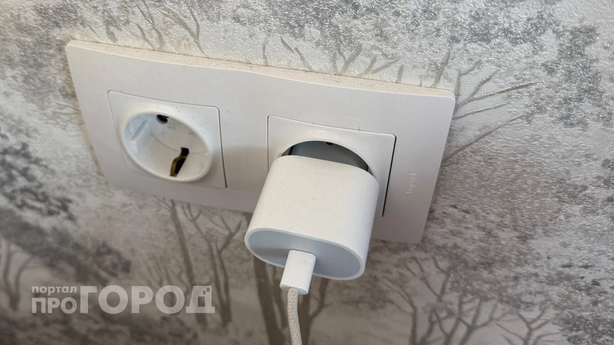4 капли на ватный диск — и выключатели с розетками сияют чистотой: ни следа желтизны 