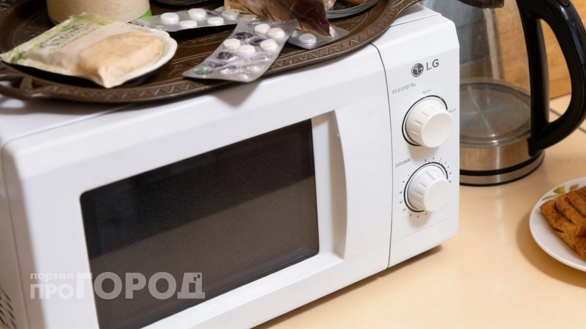 Нагрел лимон — и микроволновка как новая, жир исчезает на глазах: хит для ленивых 