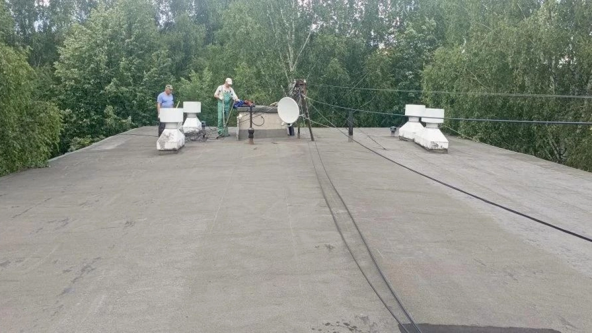 ДУКи пяти районов Нижнего Новгорода продолжают сезонную очистку кровель и проверку водосточных систем